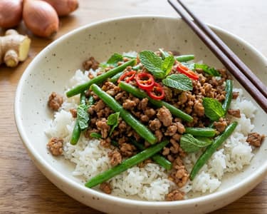 Vietnamesisches Faschiertes mit Fisolen