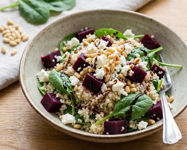 Quinoa-Rote-Rüben-Salat mit Feta