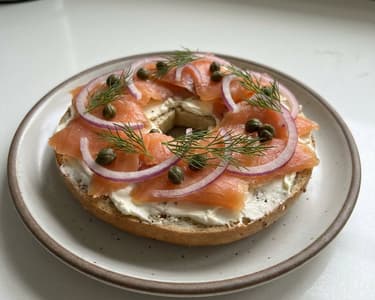 New York Bagel mit Räucherlachs & Frischkäse