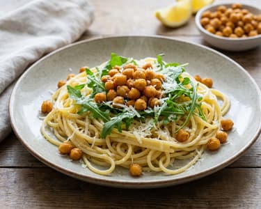 Zitronen-Pasta mit knusprigen Kichererbsen | Erfrischend & Schnell