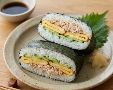 Japanisches Reis-Sandwich (Onigirazu)