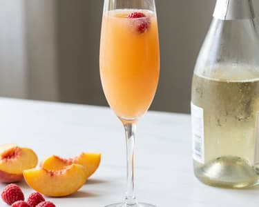 Peach Bellini | Fruchtiger Sommer-Cocktail