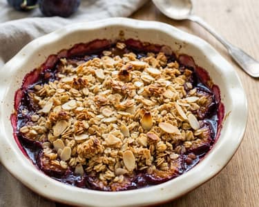 Knuspriger Zwetschken-Crumble | Aus dem Backrohr