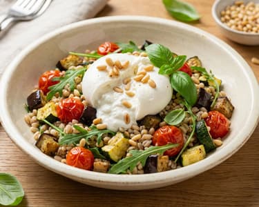 Italienischer Rollgerstensalat | Mit Sommergemüse & Burrata