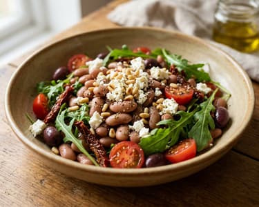 Mediterraner Käferbohnensalat | Mit Feta & getrockneten Paradeisern