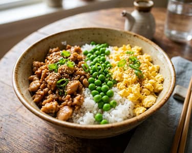 Japanisches Tori Soboro Don | Saftige Streetfood-Bowl