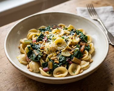 Orecchiette mit buntem Mangold | Fein & nussig geröstet