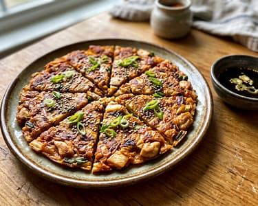 Dak Kimchijeon | Knuspriger koreanischer Streetfood-Fladen