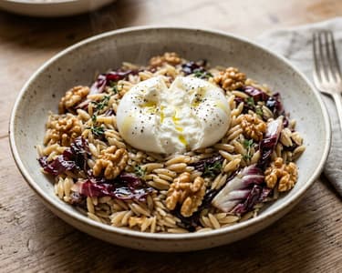 Lauwarmer Orzo-Herbstsalat | Mit karamellisiertem Radicchio & Burrata