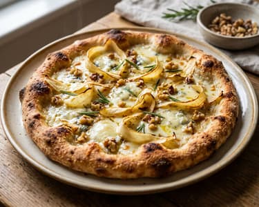 Pizza Bianca mit Pastinaken & Gorgonzola | Aus dem Backrohr