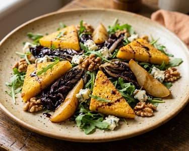 Italienischer Polenta-Salat mit karamellisierten Birnen & Gorgonzola