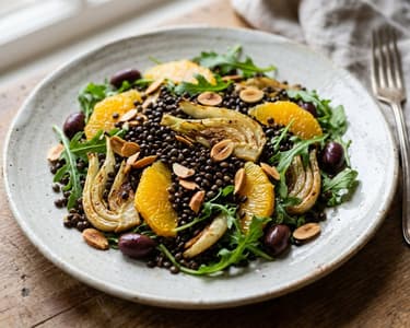 Lauwarmer Beluga-Linsensalat mit Backrohr-Fenchel & Orange