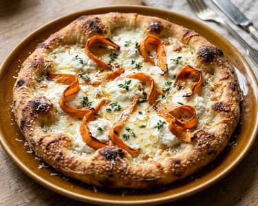 Pizza Bianca mit Karotten & Ricotta | Aus dem Backrohr
