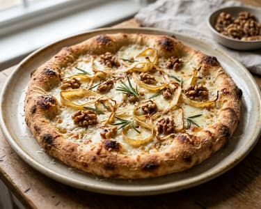 Pizza Bianca mit Peterwurzen & Pecorino | Knusprig & fein