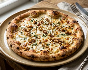 Pizza Bianca mit Sellerie & Scamorza | Aus dem Backrohr