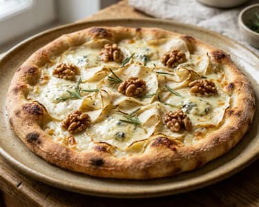 Pizza Bianca mit Knollensellerie & Gorgonzola | Knusprig