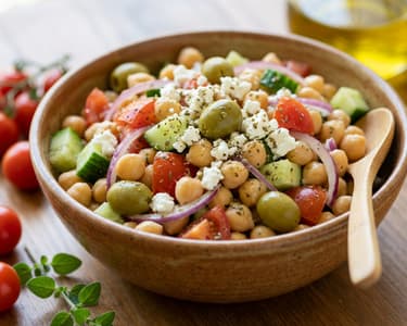 Griechischer Kichererbsensalat mit Feta