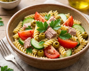 Nudelsalat mit Thunfisch und Paradeisern