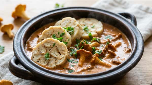 Cremiges Schwammerlgulasch mit Sauerrahm