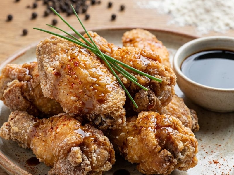 Knusprige Hendlflügerl mit Balsamico-Marinade