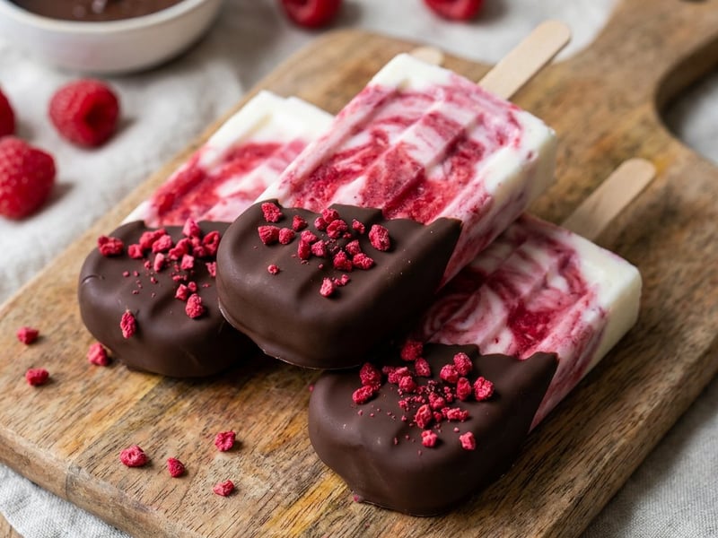 Himbeer-Cheesecake-Eis am Stiel | Fruchtiger Sommersnack