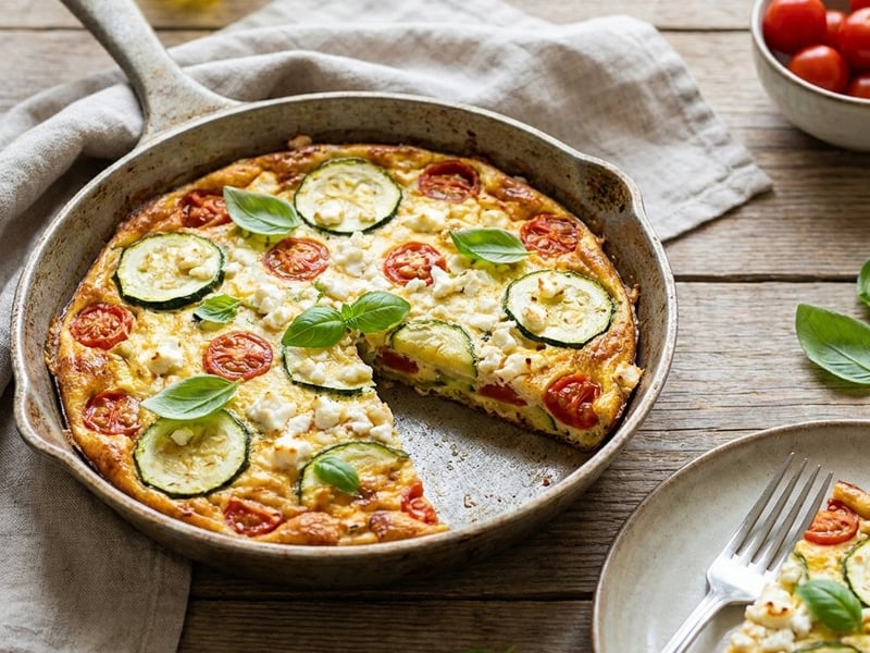 Sommerliche Zucchini-Feta-Frittata | Aus dem Backrohr