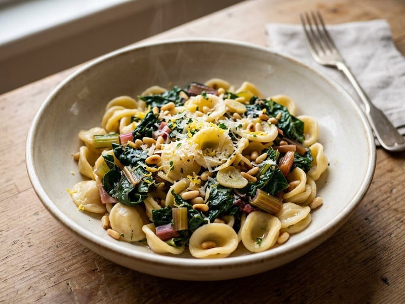 Orecchiette mit buntem Mangold | Fein & nussig geröstet