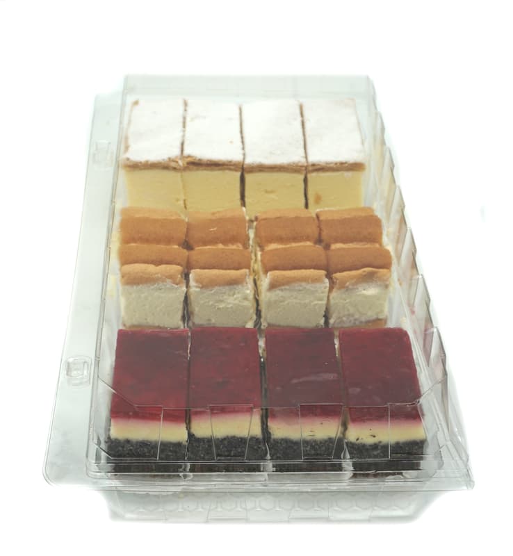 Sweets by Ulreich Petit Fours - cardinal, poppy seed & curd, cream slice 9 pcs (frozen)
