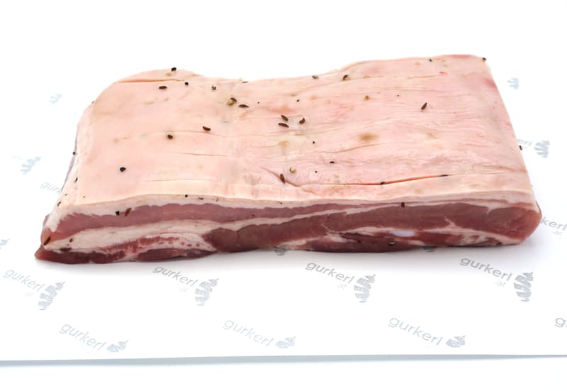 Schweinsbraten vom Bauch mit Schwarte gewürzt