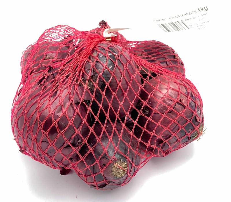 Onion red, size M in net