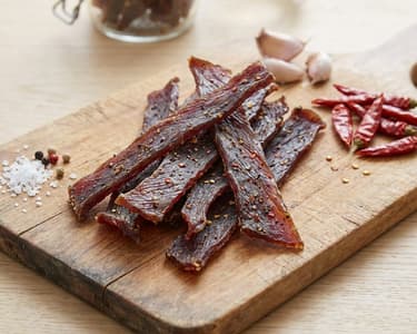 Hausgemachtes Beef Jerky mit Chili & Knoblauch