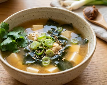 Miso-Wakame-Suppe mit Tofu