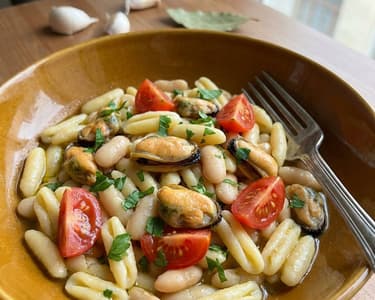 Pasta with Mussels and White Beans