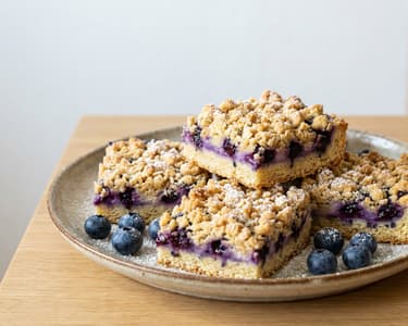 Blueberry Cake with Crumbles and Quark