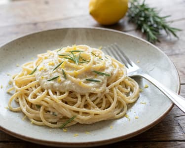 Cremige Pasta mit Rosmarin und Zitrone
