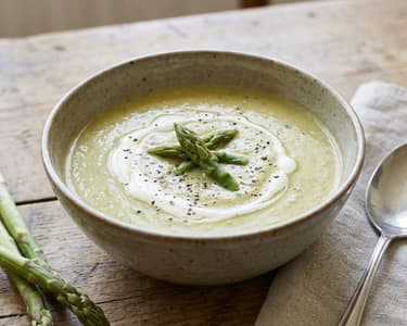 Fine Asparagus Cream Soup with White & Green Asparagus