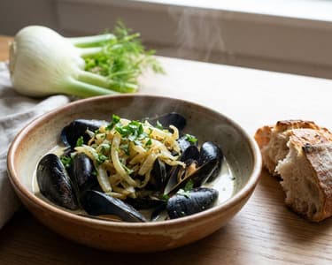 Miesmuscheln in Oberssauce mit Fenchel