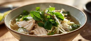 Pho mit Pute und Kräutern