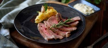 Eye Round Steak mit Quetschkartoffeln und Koriander-Mayonnaise