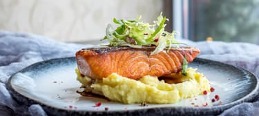 Fisch mit Kartoffelpüree und Brokkoli