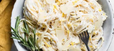 Cremige Pasta mit Rosmarin und Zitrone