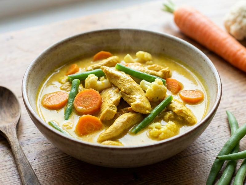Cremiges Hendl-Curry mit Kurkuma und Kokosmilch