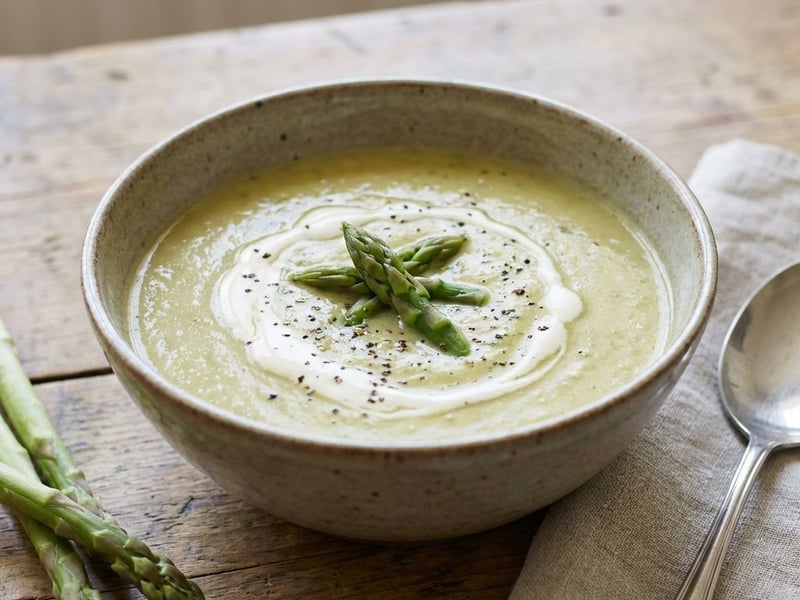 Fine Asparagus Cream Soup with White & Green Asparagus