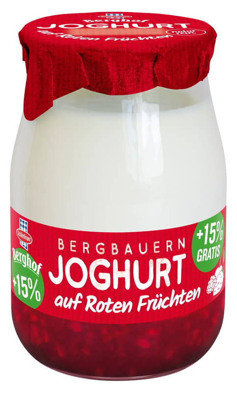 Schärdinger Bergbauern Naturjoghurt auf Roten Früchten im Glas