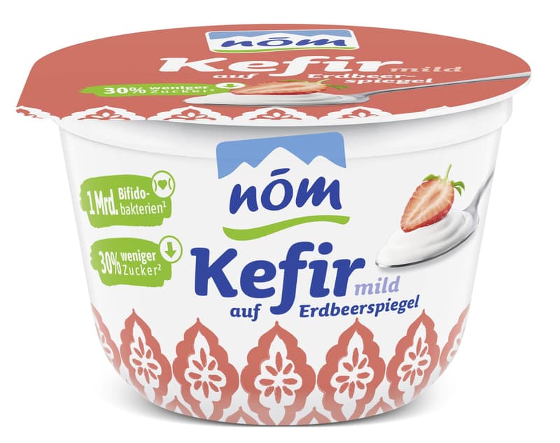 nöm Kefir auf Erdbeerspiegel