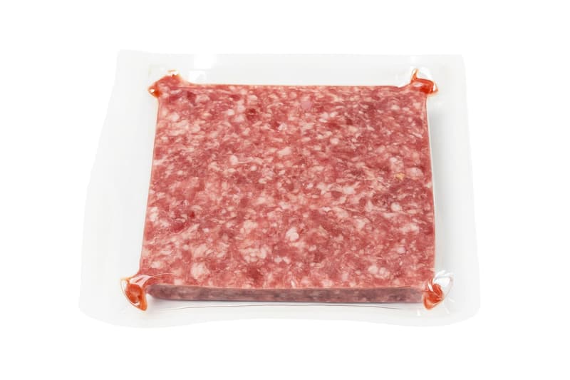 Faschiertes gemischt mit Zusatzstoffen