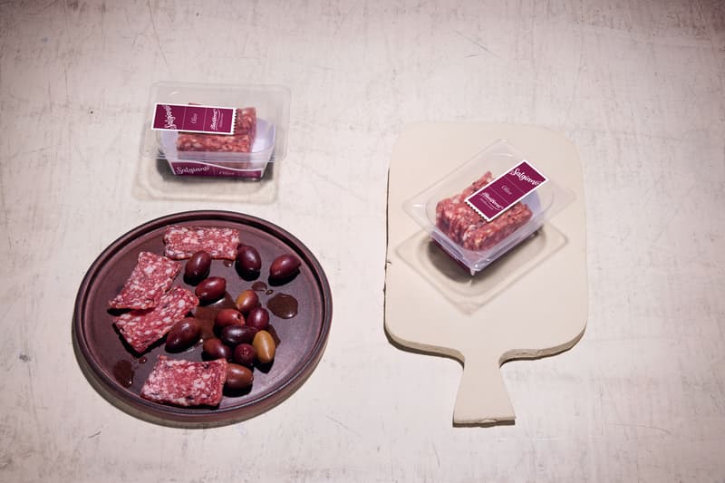 Bedford Salgiano Salami mit Oliven geschnitten