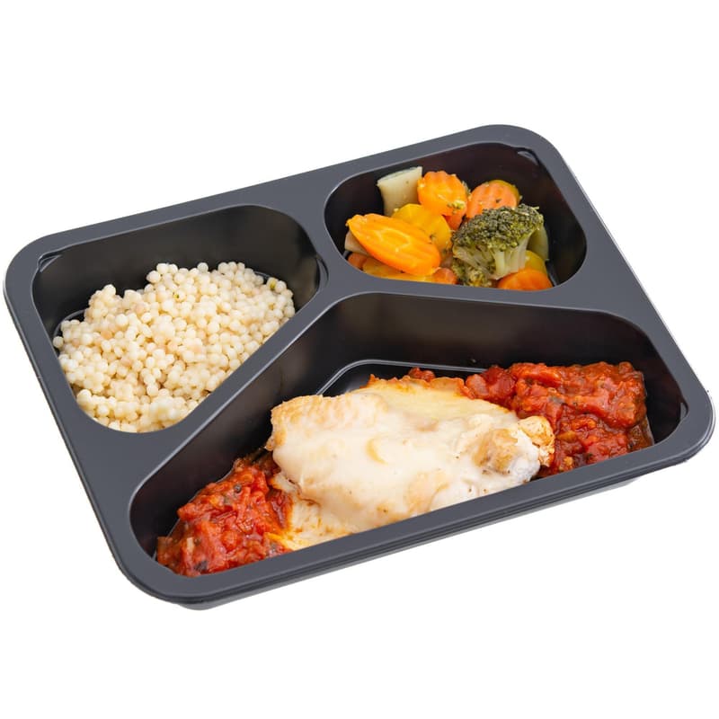 Pappudia Hühnerfilet mit Mozzarella,Tarhonya-Nudeln, Tomatensalsa und Gemüse